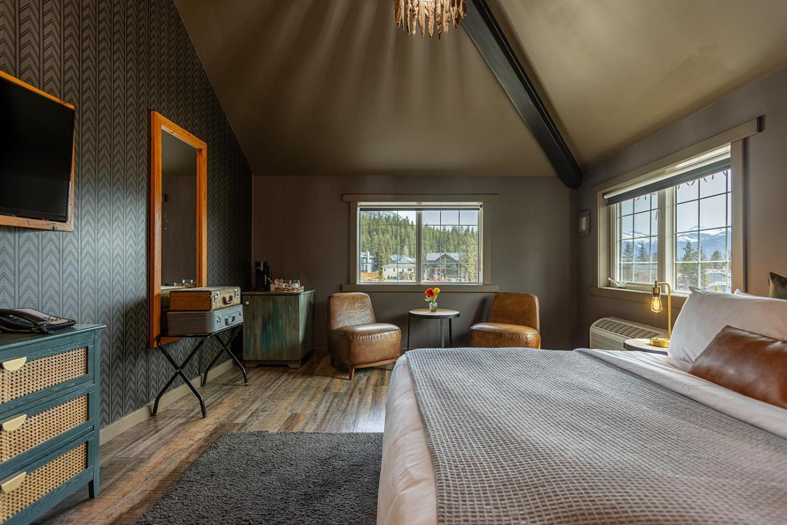 Creekside Villa 4*
